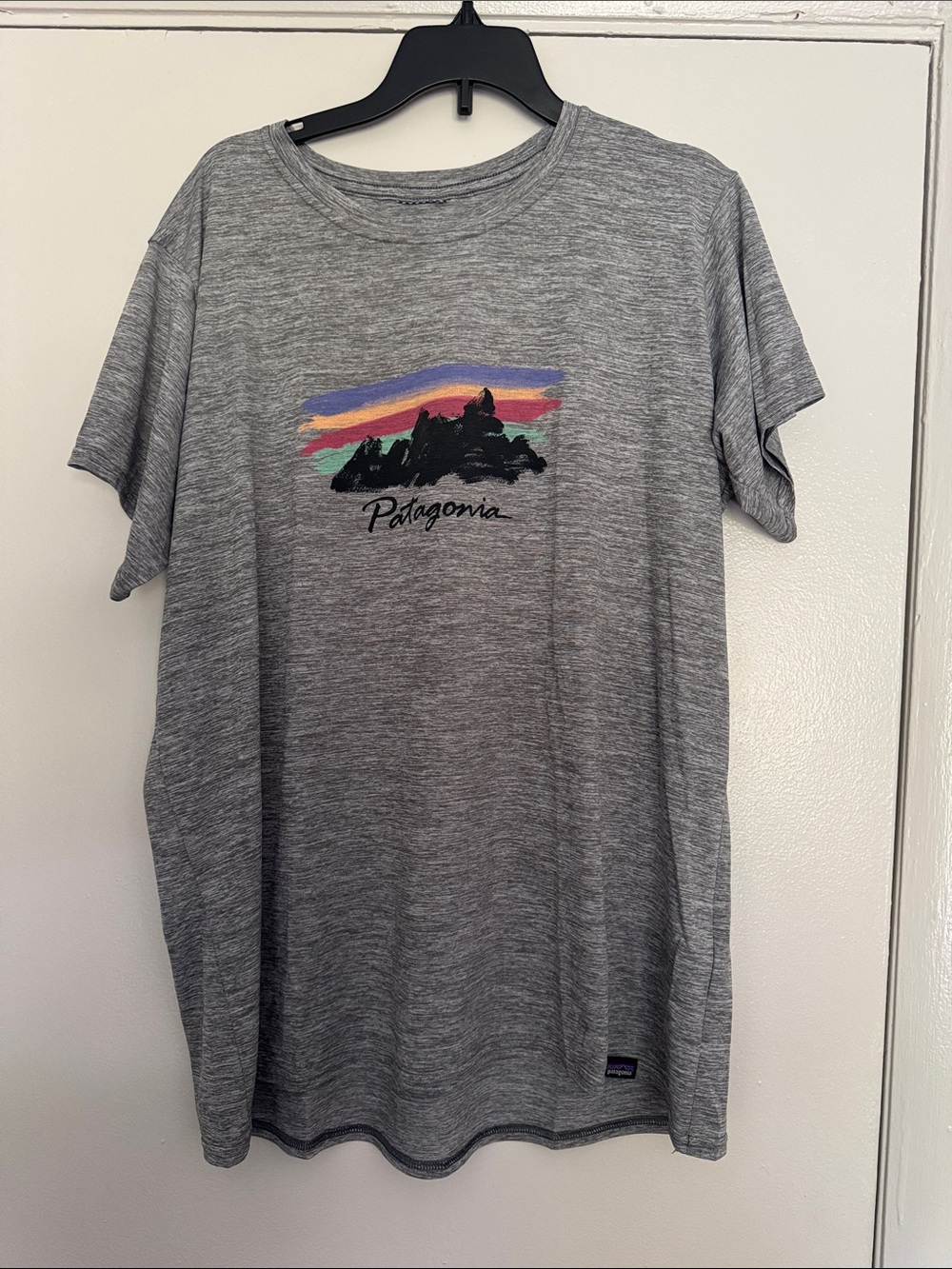 Patagonia Capilene Cool Daily Shirt Mountain Stripe Graphic, 50+ UPF, Women’s XL